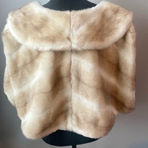 XL Eliza J Faux Fur wrap - Picture 3 of 5